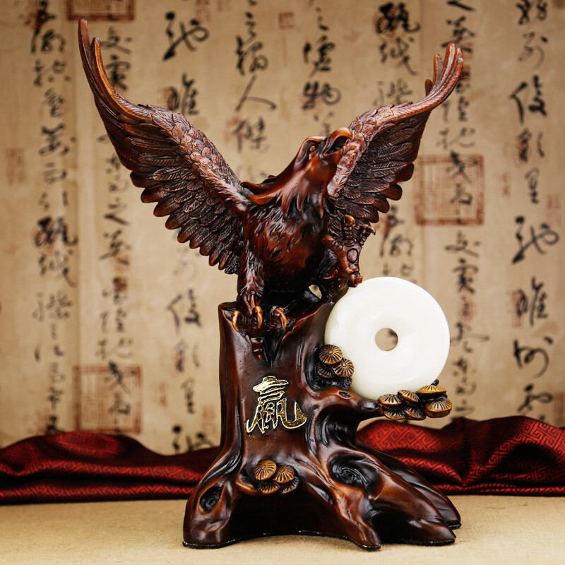 展翅乘风，大展宏图——老鹰木纹摆件的乔迁与开业送礼之选